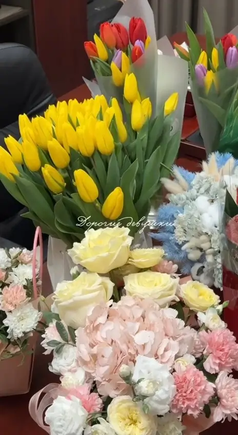 Фото: Поздравляем всех наших коллег и клиенток с чудесным праздником 8 марта 💐 | ГлавБух